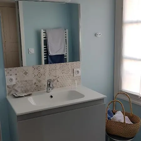 Couette Et Cafe B&B 쏘뮤흐