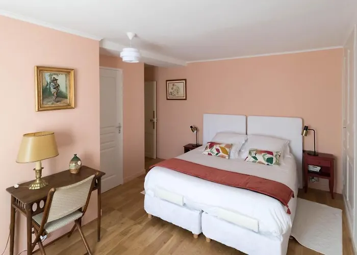 Couette Et Cafe B&B 쏘뮤흐